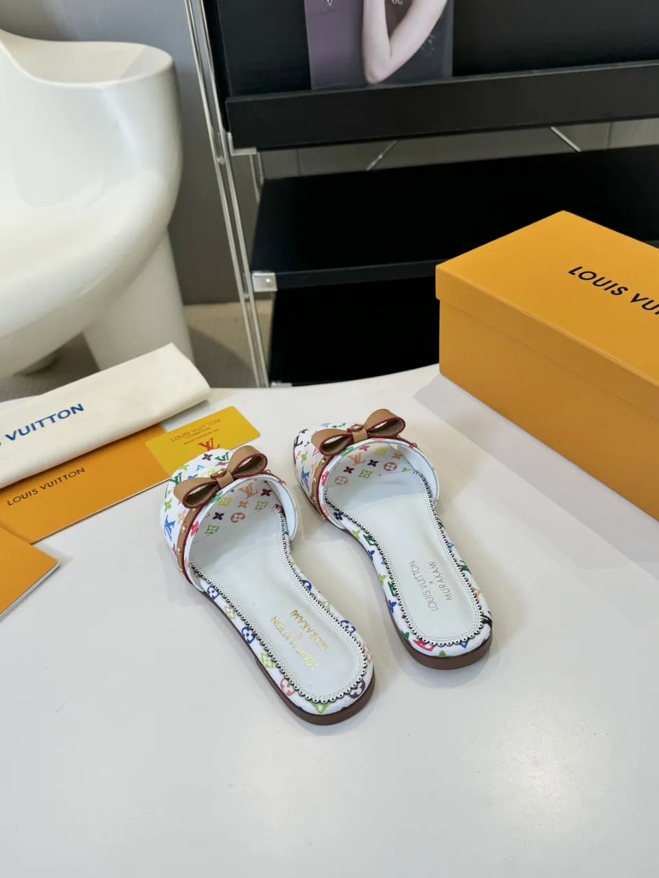 👟👟Ex-factory price 320👟👟 Genuine leather sole +40 Louis Vuitton, 1:1 advanced customization upper, fabric: customized LV special fabric, lining: sheepskin, original molding hardware, code number: 35-42, order with pictures, welcome to send pictures to place an order,